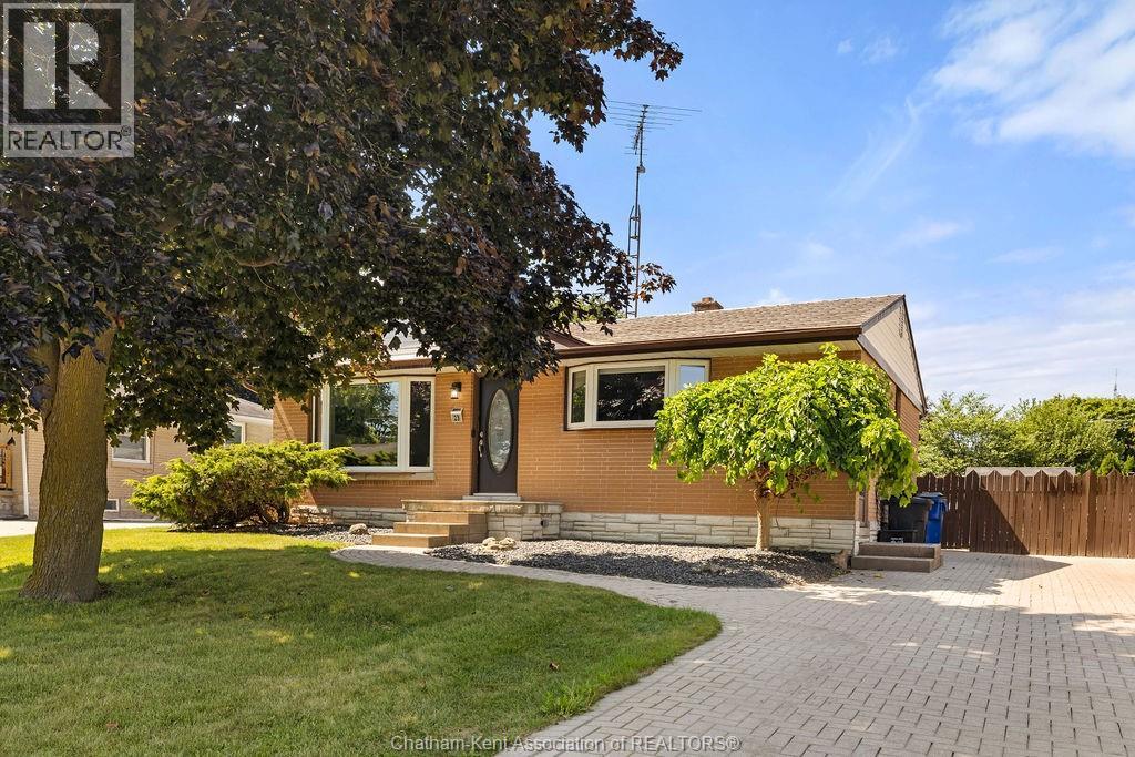 23 Queensway DRIVE, Chatham