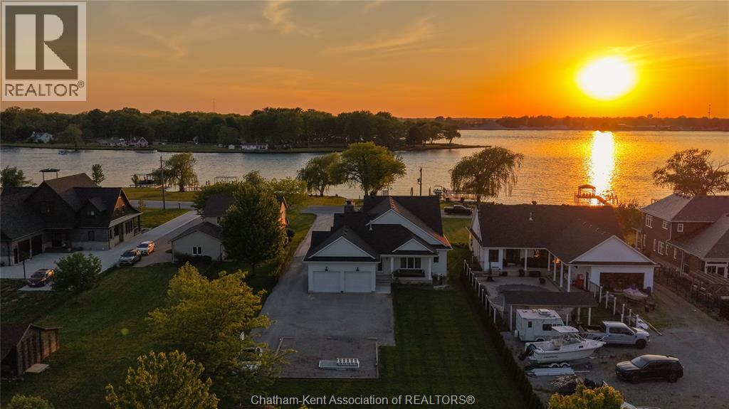 3664 ST CLAIR PARKWAY, Sombra