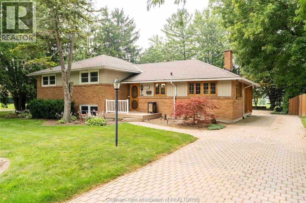 15 Detroit DRIVE, Chatham