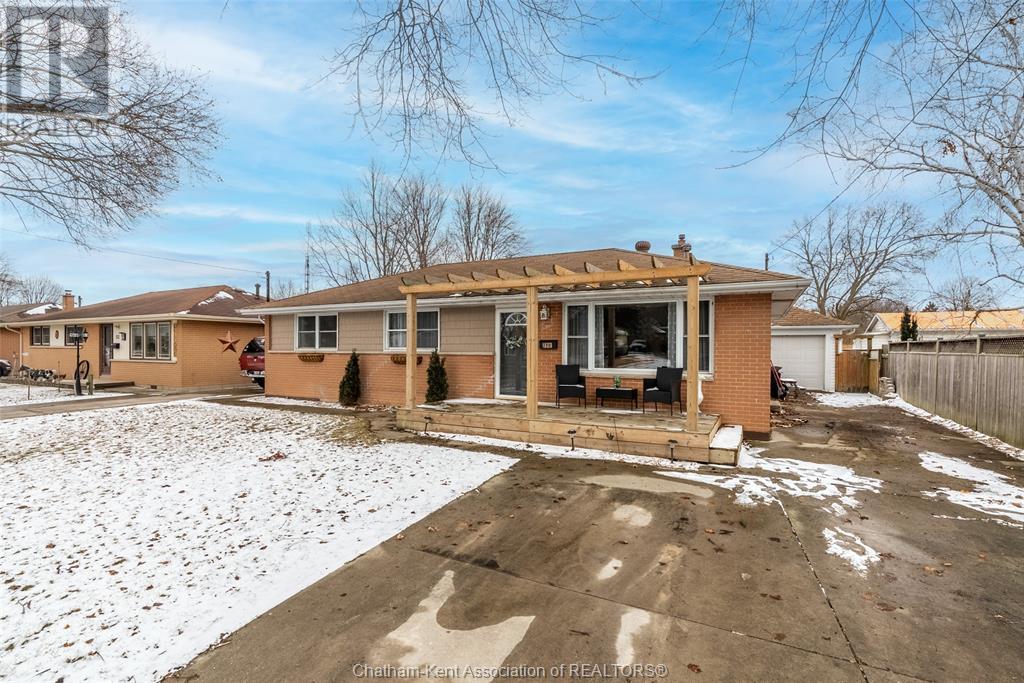 118 Burton AVENUE, Chatham
