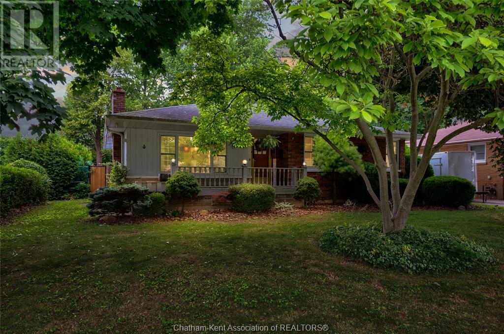 127 Coatsworth AVENUE, Chatham
