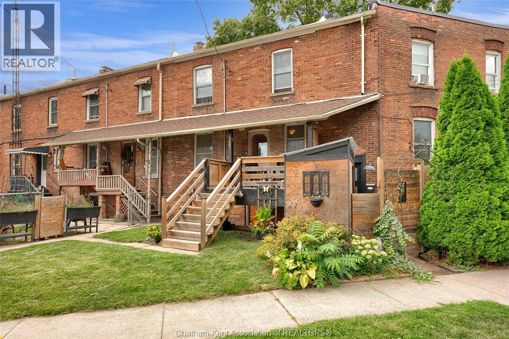 154 Grand AVENUE East, Chatham