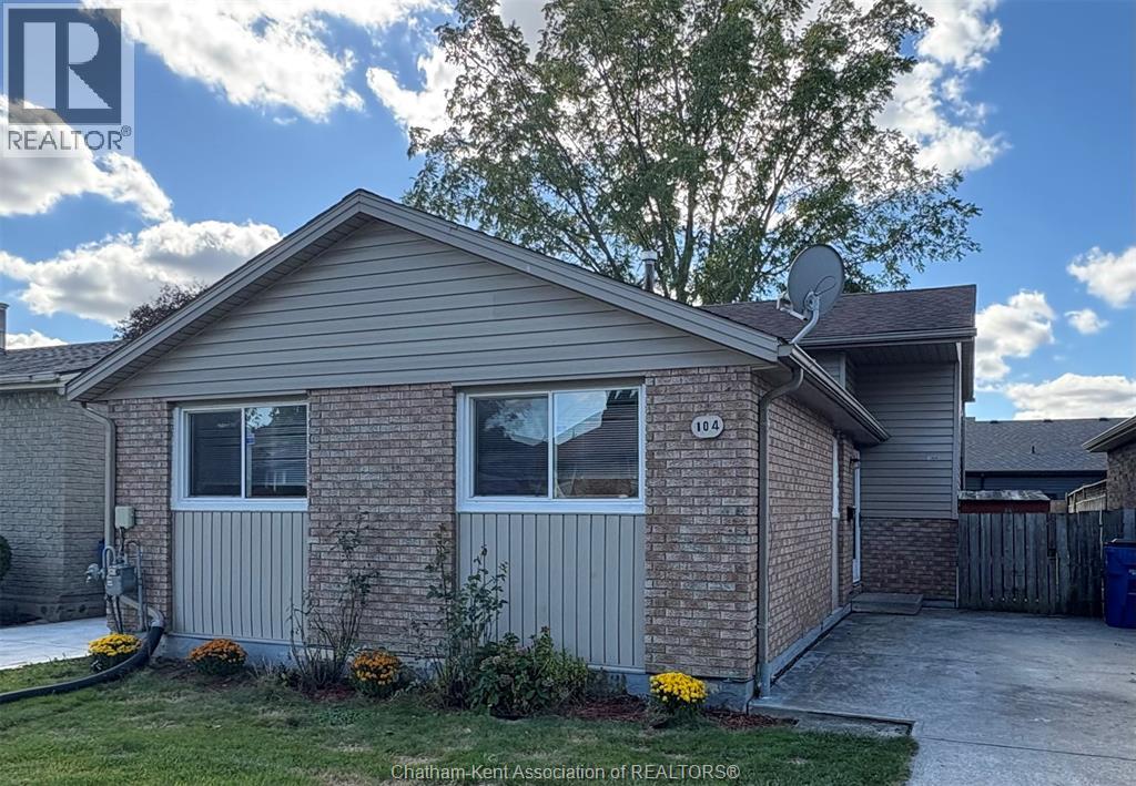 104 Randolf CRESCENT, Chatham