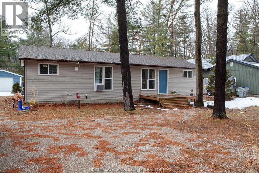 7675 RIVERSIDE DRIVE, Lambton Shores