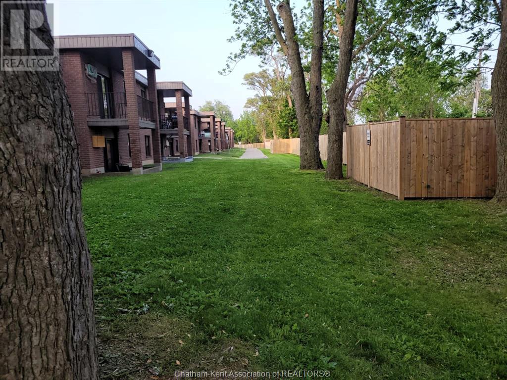 12 Montgomery DRIVE UnitNo. C102, Wallaceburg