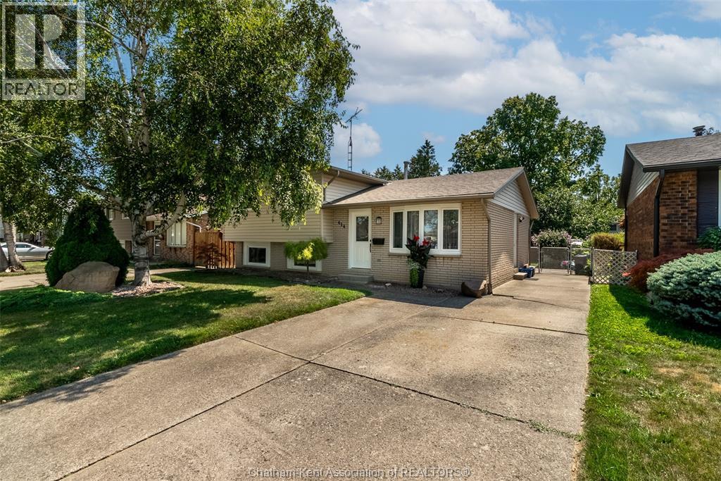 414 McNaughton AVENUE West, Chatham
