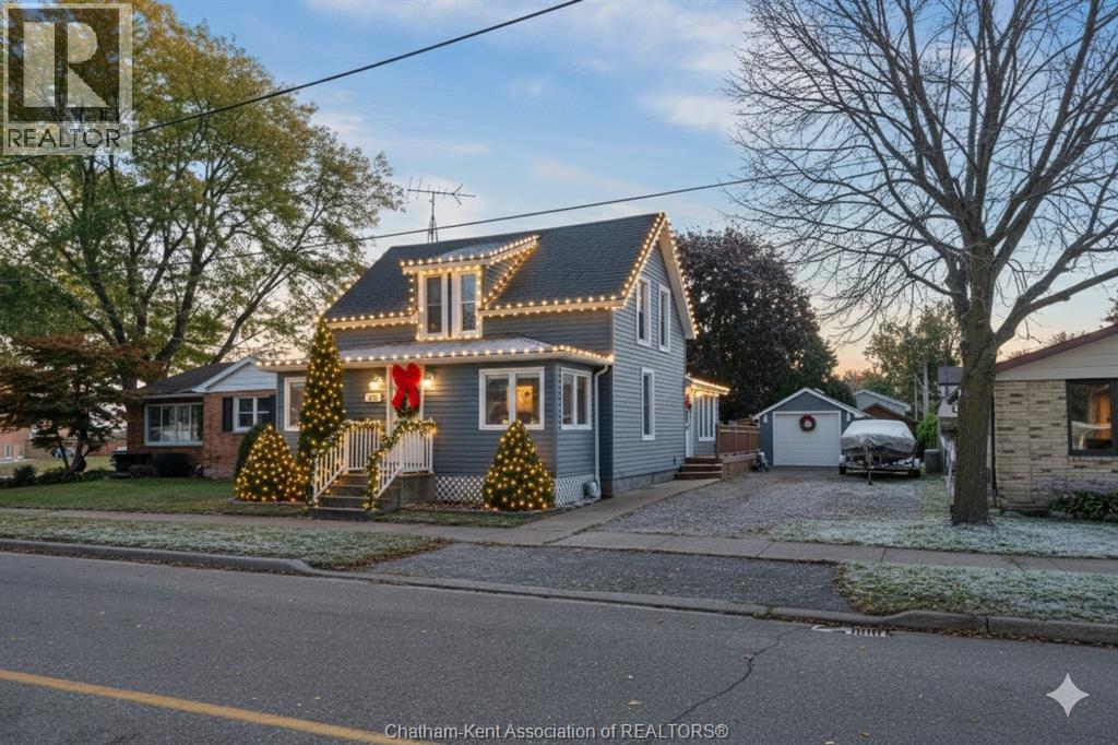 475 Broadway STREET, Port Lambton