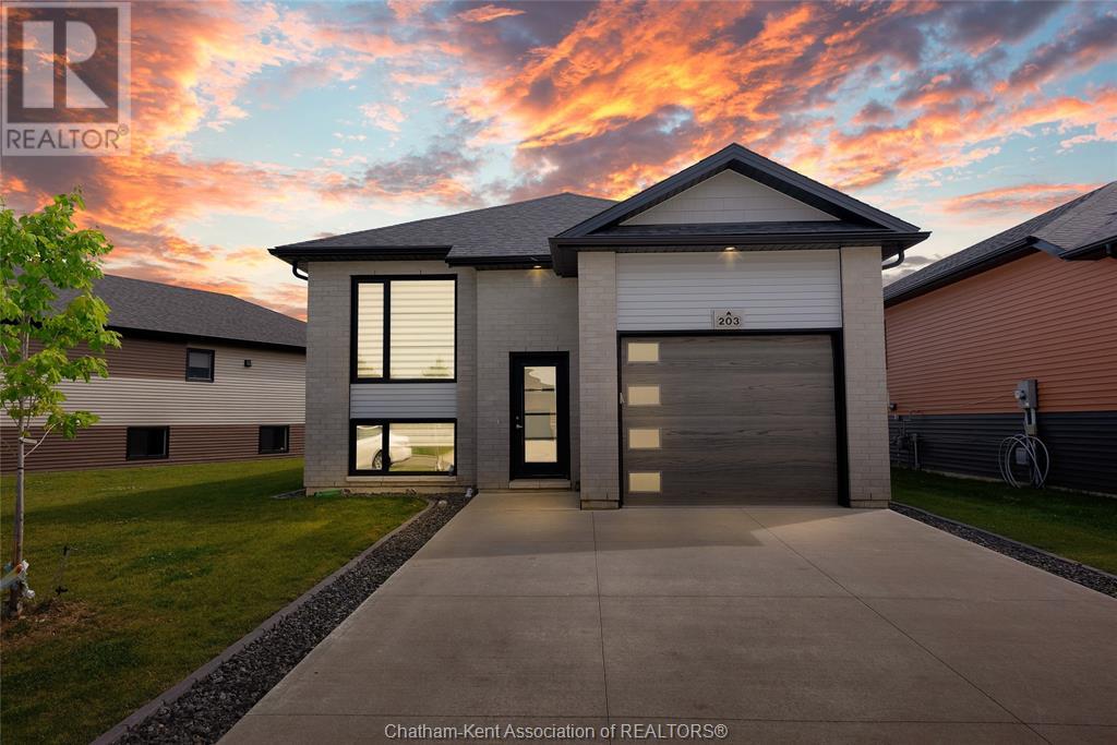 203 MOONSTONE CRESCENT, Chatham