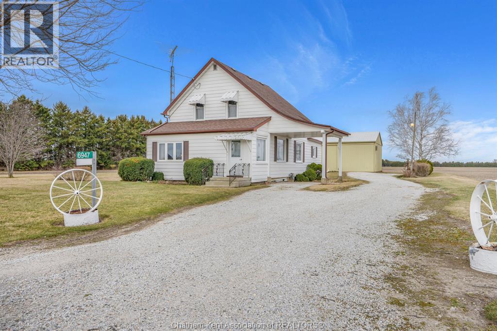 6947 ST. PHILLIPPES LINE, Grande Pointe