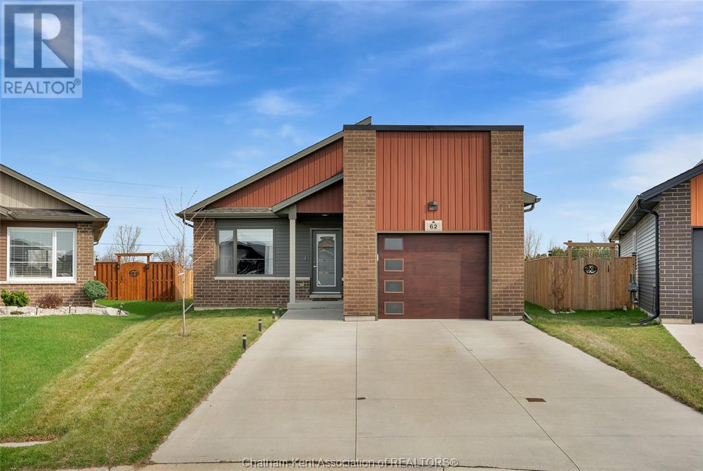 62 MOONSTONE CRESCENT, Chatham