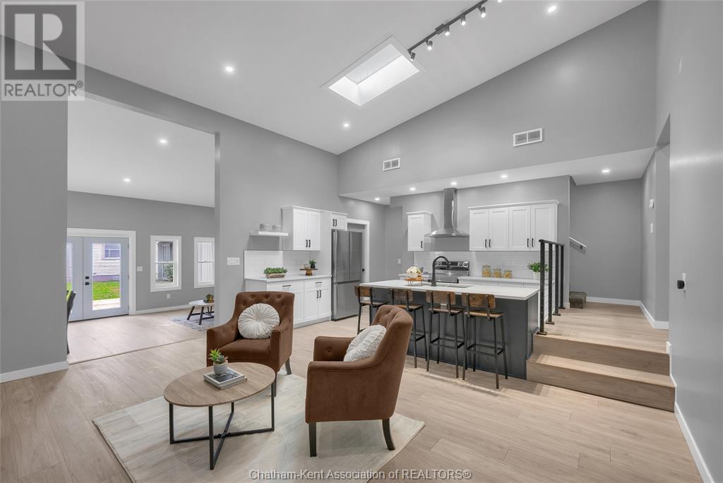 30 MCNAUGHTON AVENUE East, Chatham