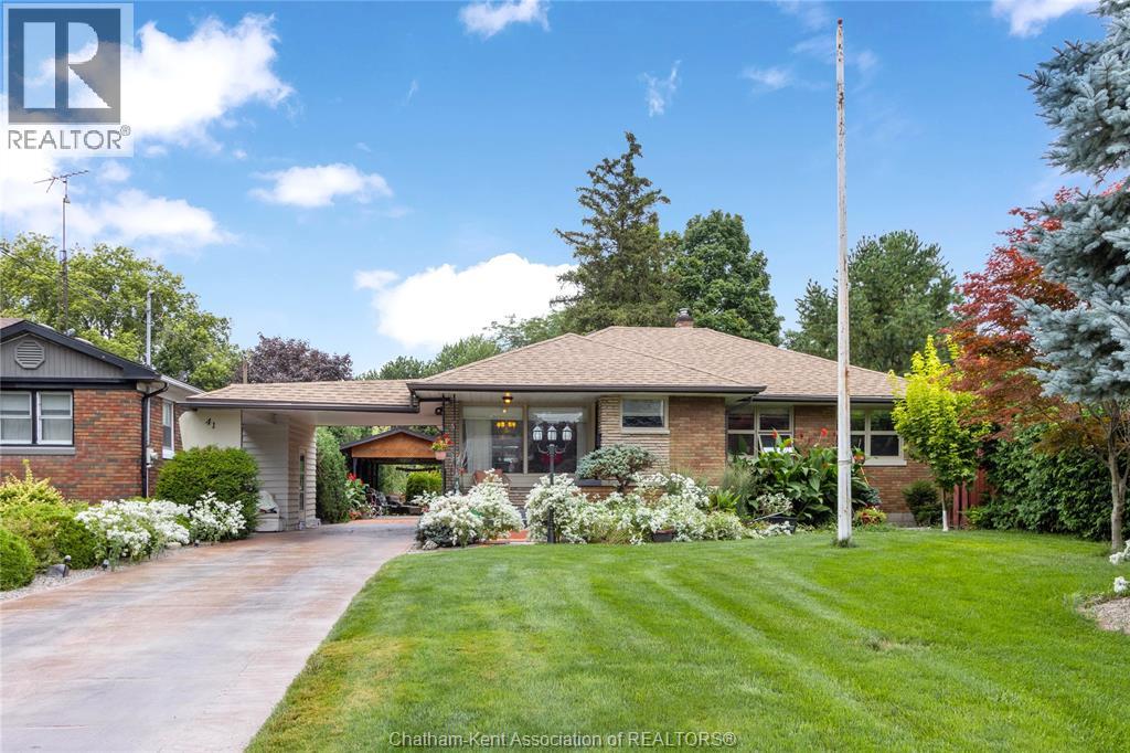 41 MAPLE STREET, Chatham