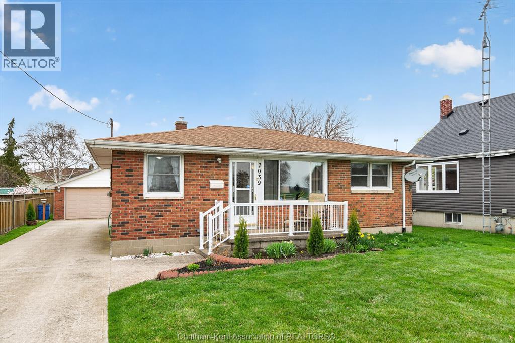 7039 BASE LINE, Wallaceburg