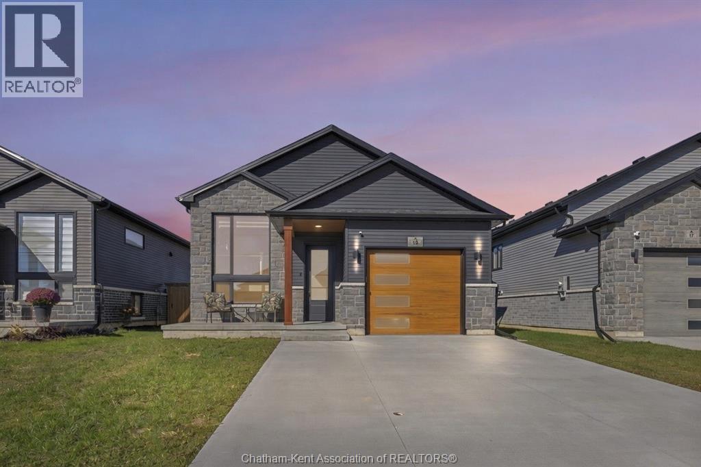 13 BAFFIN WAY, Chatham