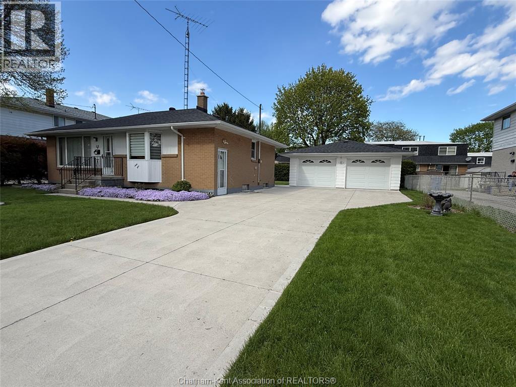 61 SEMENYN AVENUE, Chatham