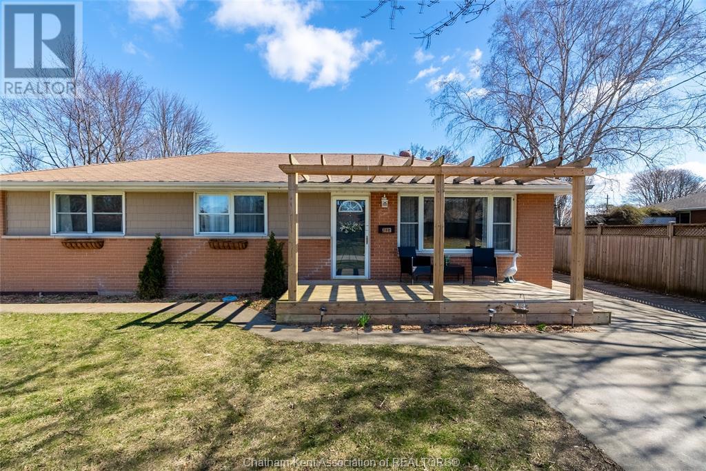 118 Burton AVENUE, Chatham