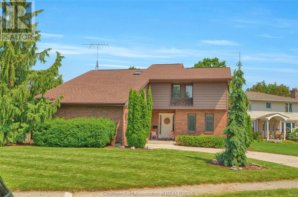 8 MOHAWK COURT, Chatham