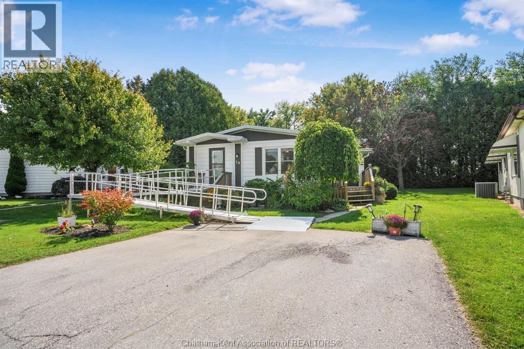 18 JAMES COURT, Chatham
