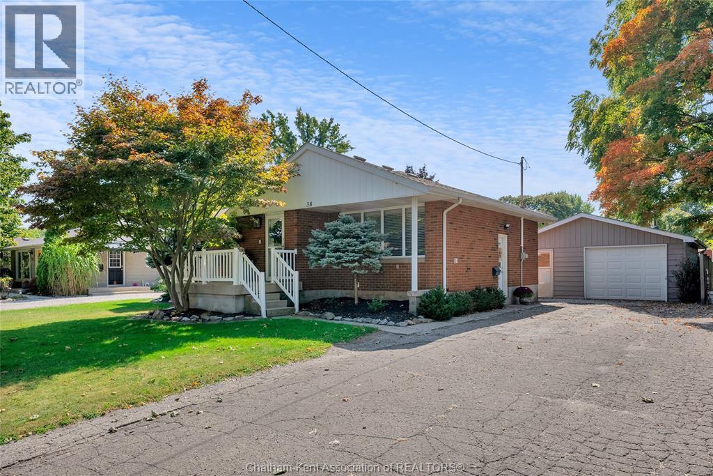 38 Burton AVENUE, Chatham