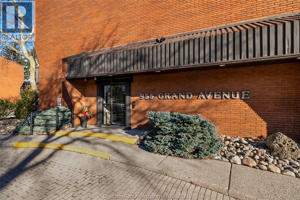 955 Grand AVENUE, Chatham