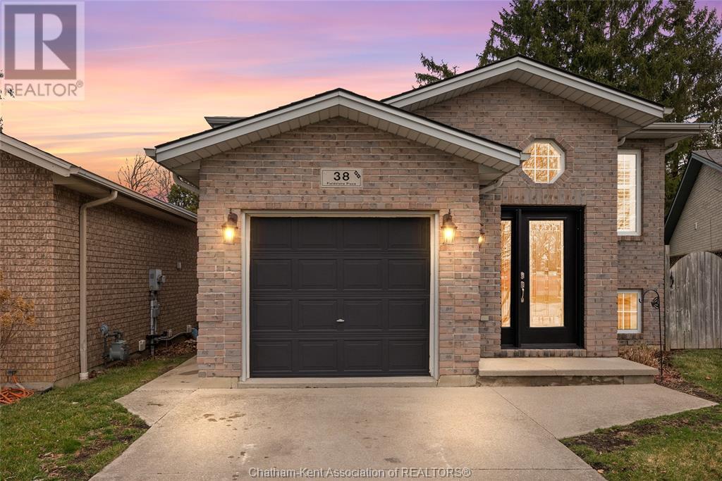 38 FIELDSTONE PLACE, Chatham