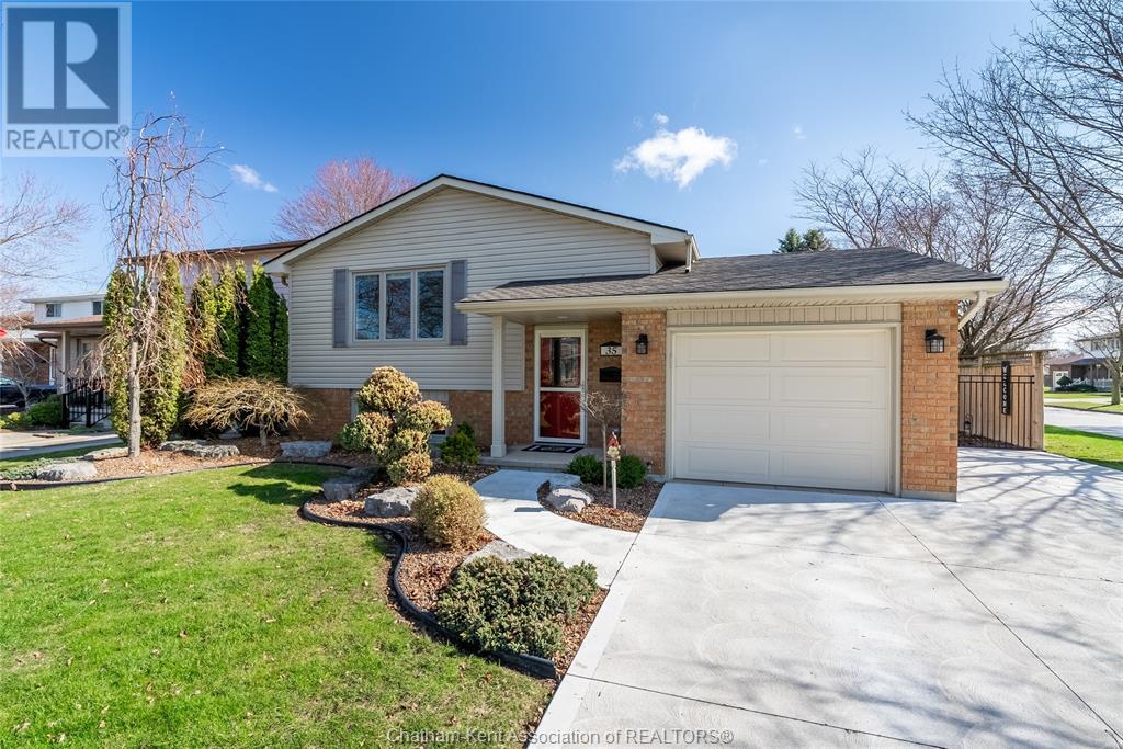 35 Monarch DRIVE, Chatham