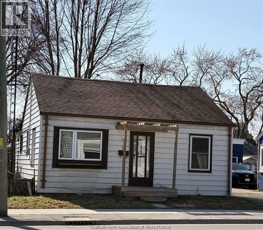 16 MCNAUGHTON AVENUE, Wallaceburg