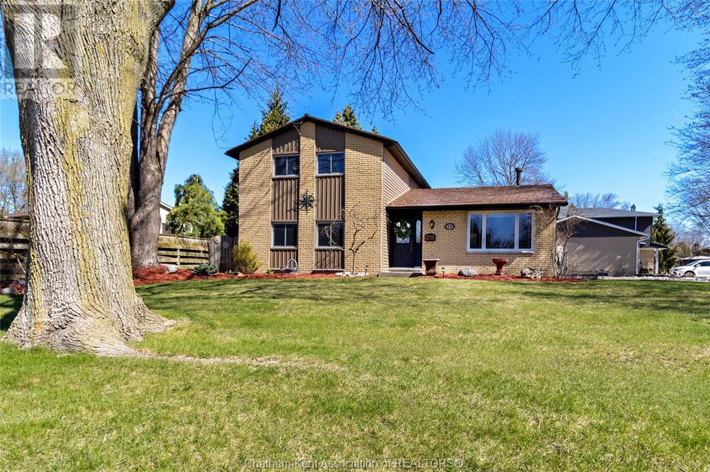 14 DALEVIEW CRESCENT, Chatham