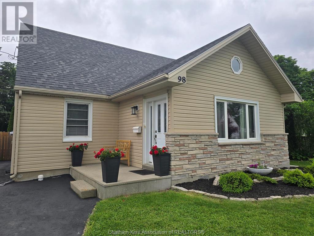 98 SUNNYSIDE AVENUE, Chatham