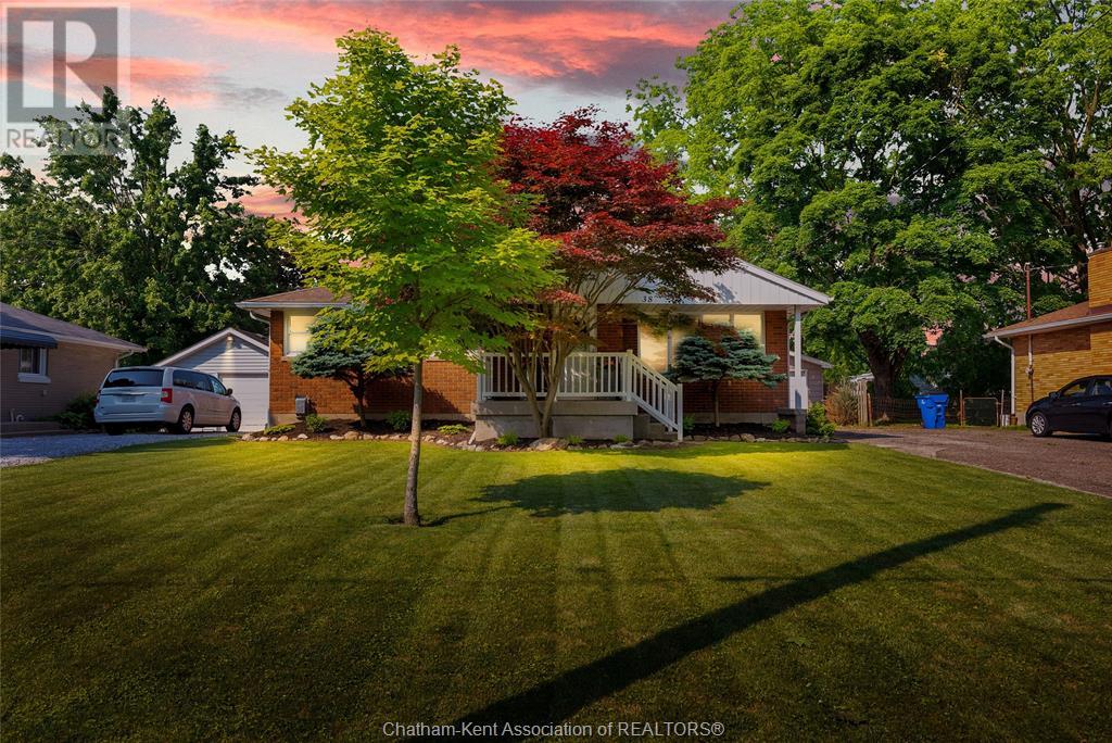 38 Burton AVENUE, Chatham