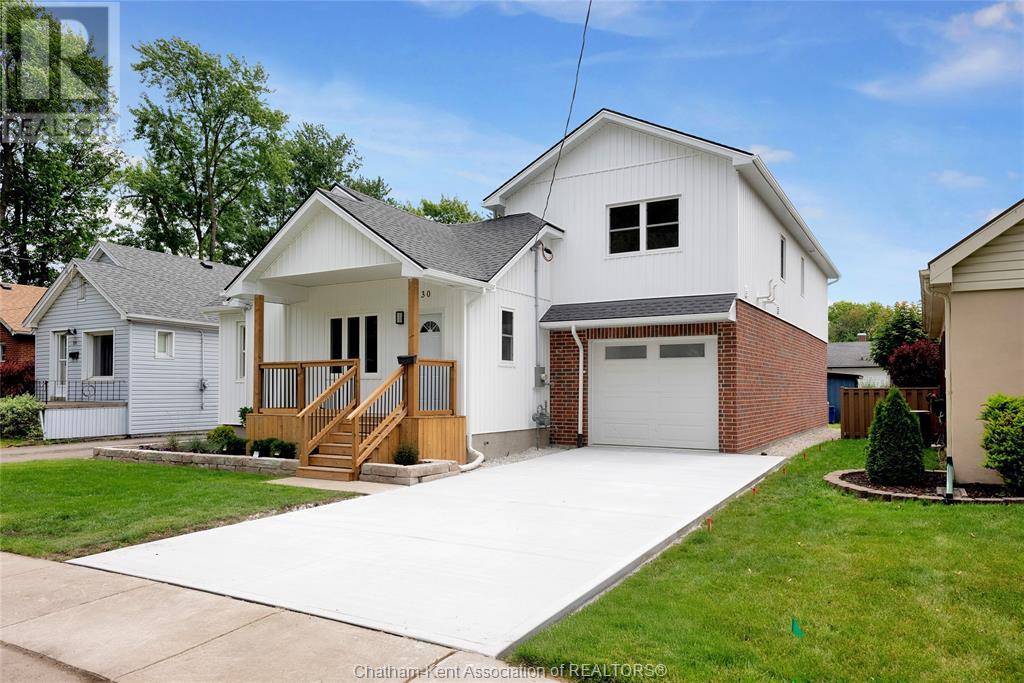 30 MCNAUGHTON AVENUE East, Chatham
