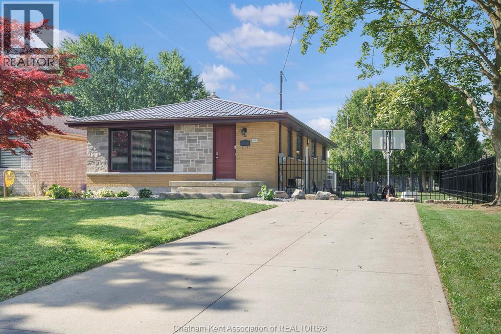 62 DUNVEGAN DRIVE, Chatham