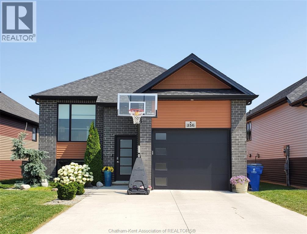 256 Moonstone CRESCENT, Chatham