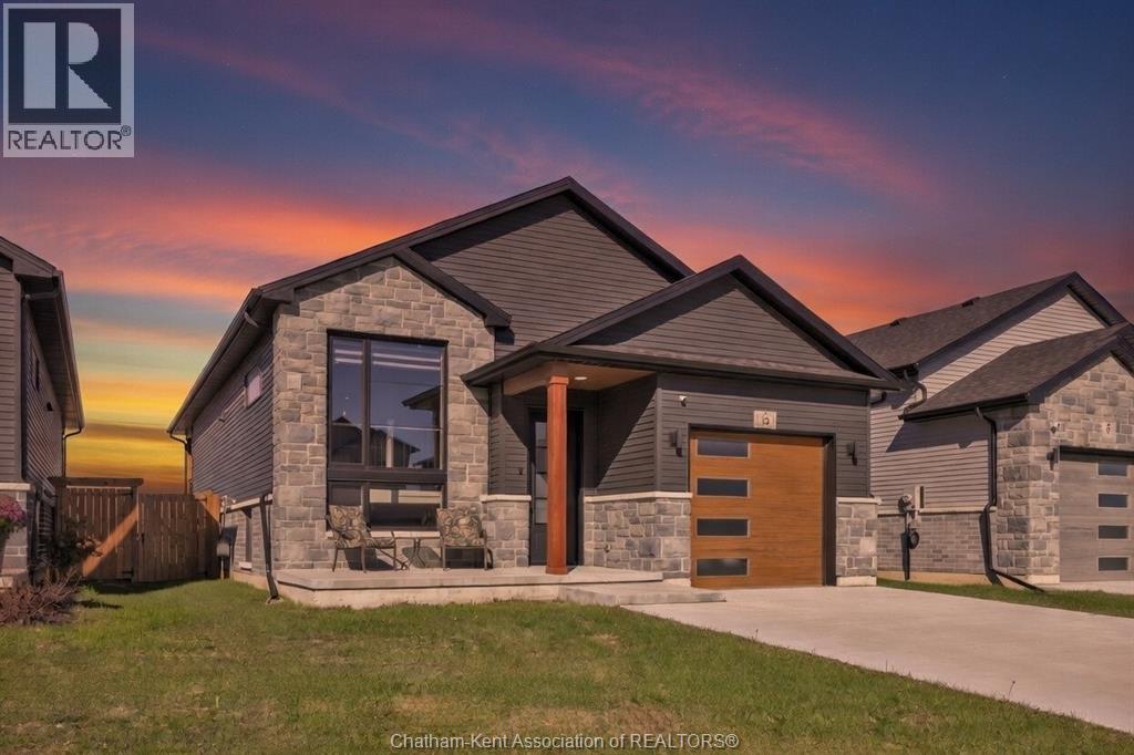 13 BAFFIN WAY, Chatham