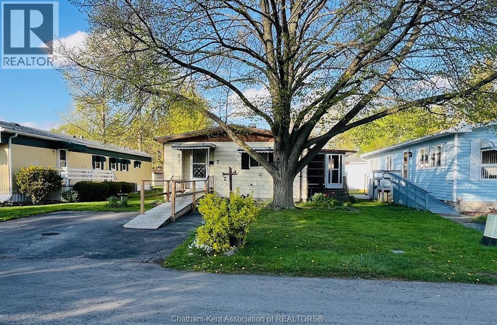 7 James COURT, Chatham