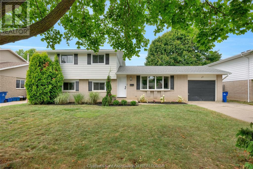 35 Peterborough DRIVE, Chatham