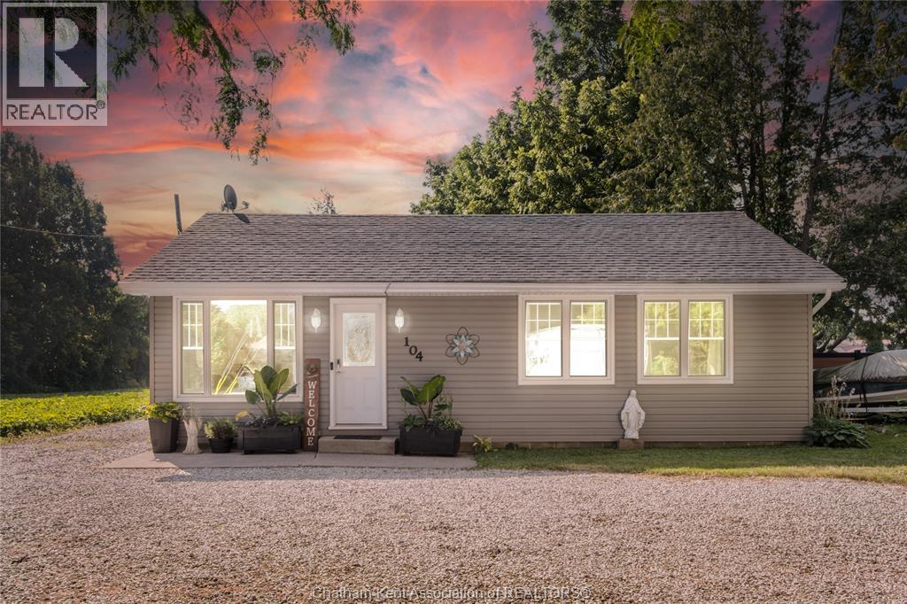 104 GREGORY DRIVE East, Chatham