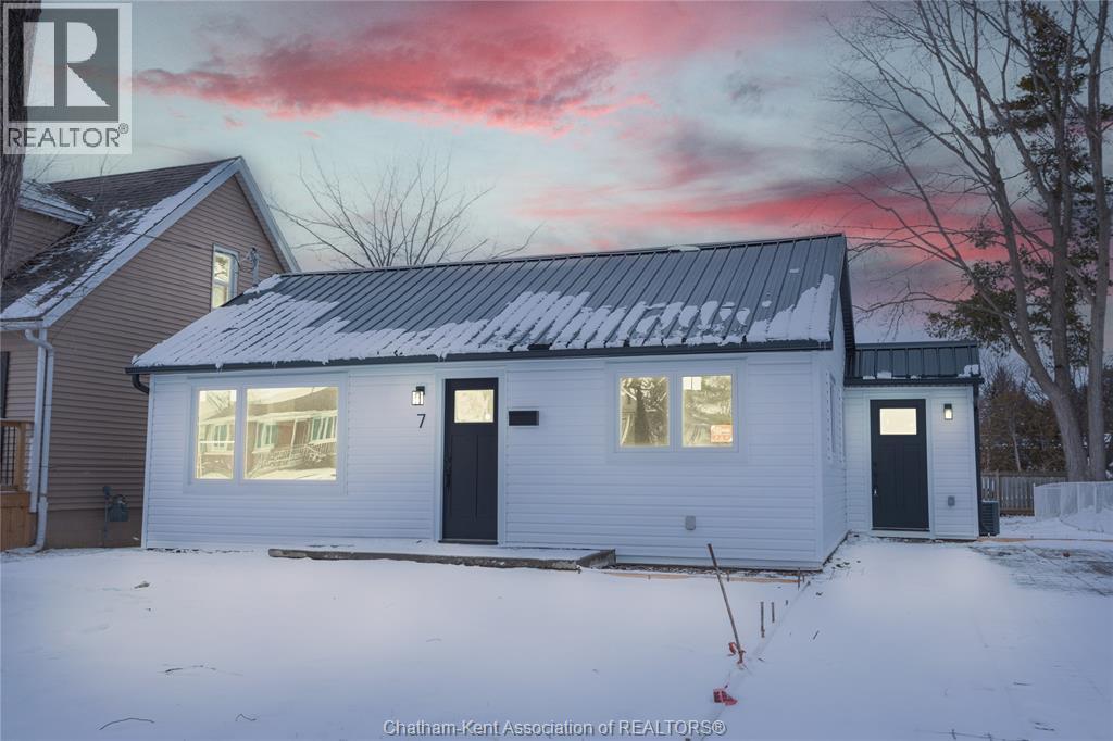 7 OXLEY DRIVE, Chatham