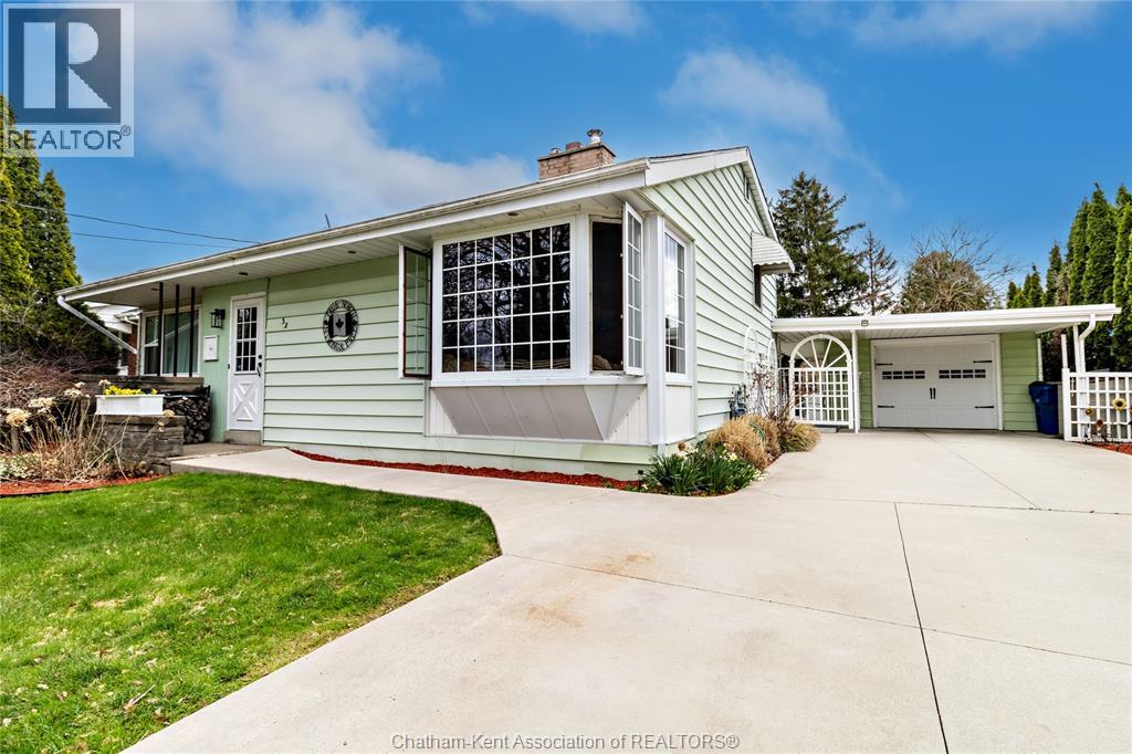 32 MAPLE STREET, Chatham