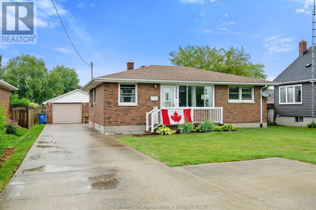 7039 BASE LINE, Wallaceburg