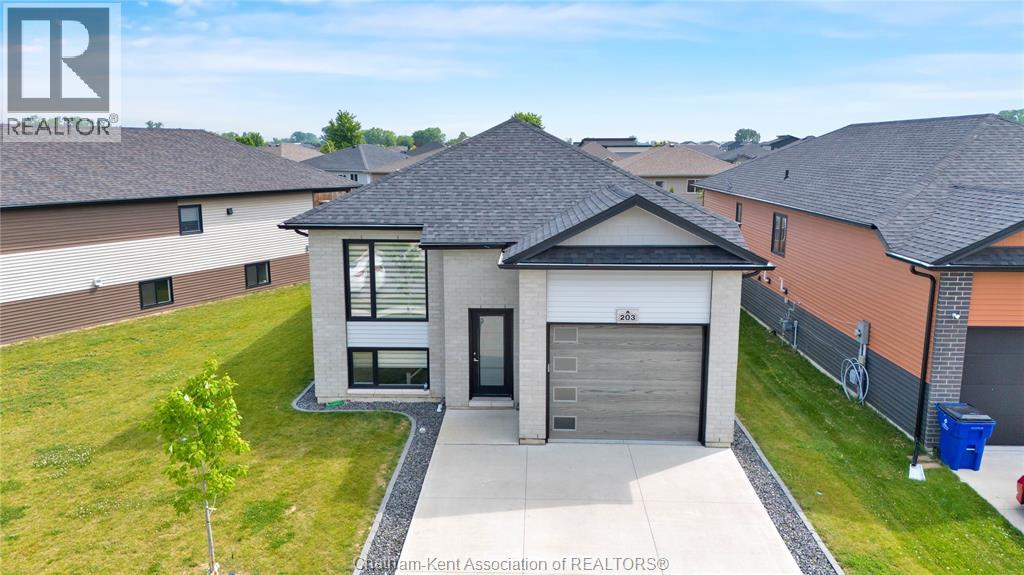 203 MOONSTONE CRESCENT, Chatham