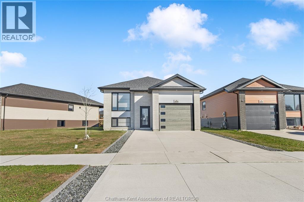 203 MOONSTONE CRESCENT, Chatham