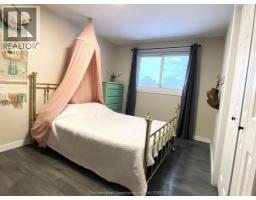 622 Sandra CRESCENT - 22