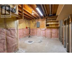 8 MCINTOSH AVENUE - 35