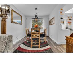5 Phyllis AVENUE - 11