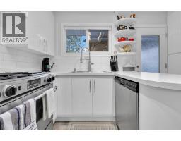 5 Phyllis AVENUE - 8