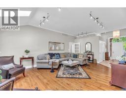 8 CHRISTINA PLACE - 13