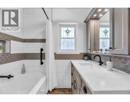 8 CHRISTINA PLACE - 25