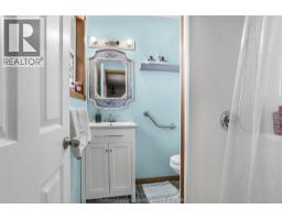 222 Catherine STREET - 17