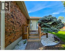 21 Earl DRIVE - 5